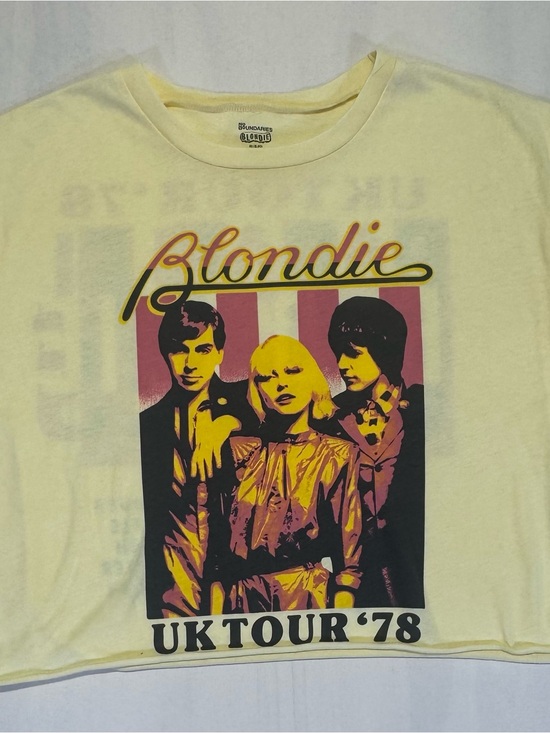 No Boundaries Tops - Guess Blondie UK Tour '78 Graphic Tee in Pale Yellow